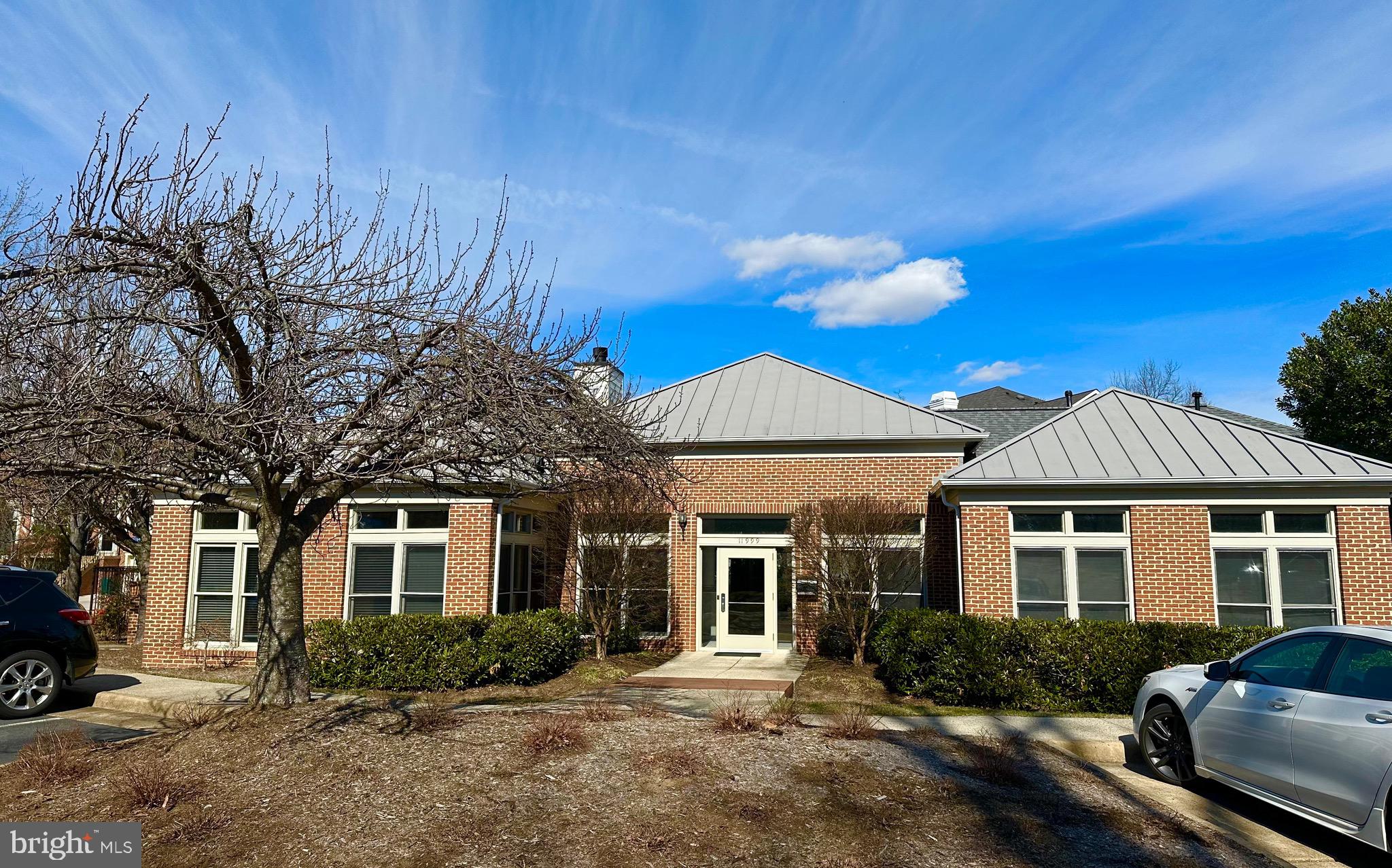 1701 LAKE SHORE CREST DR #24