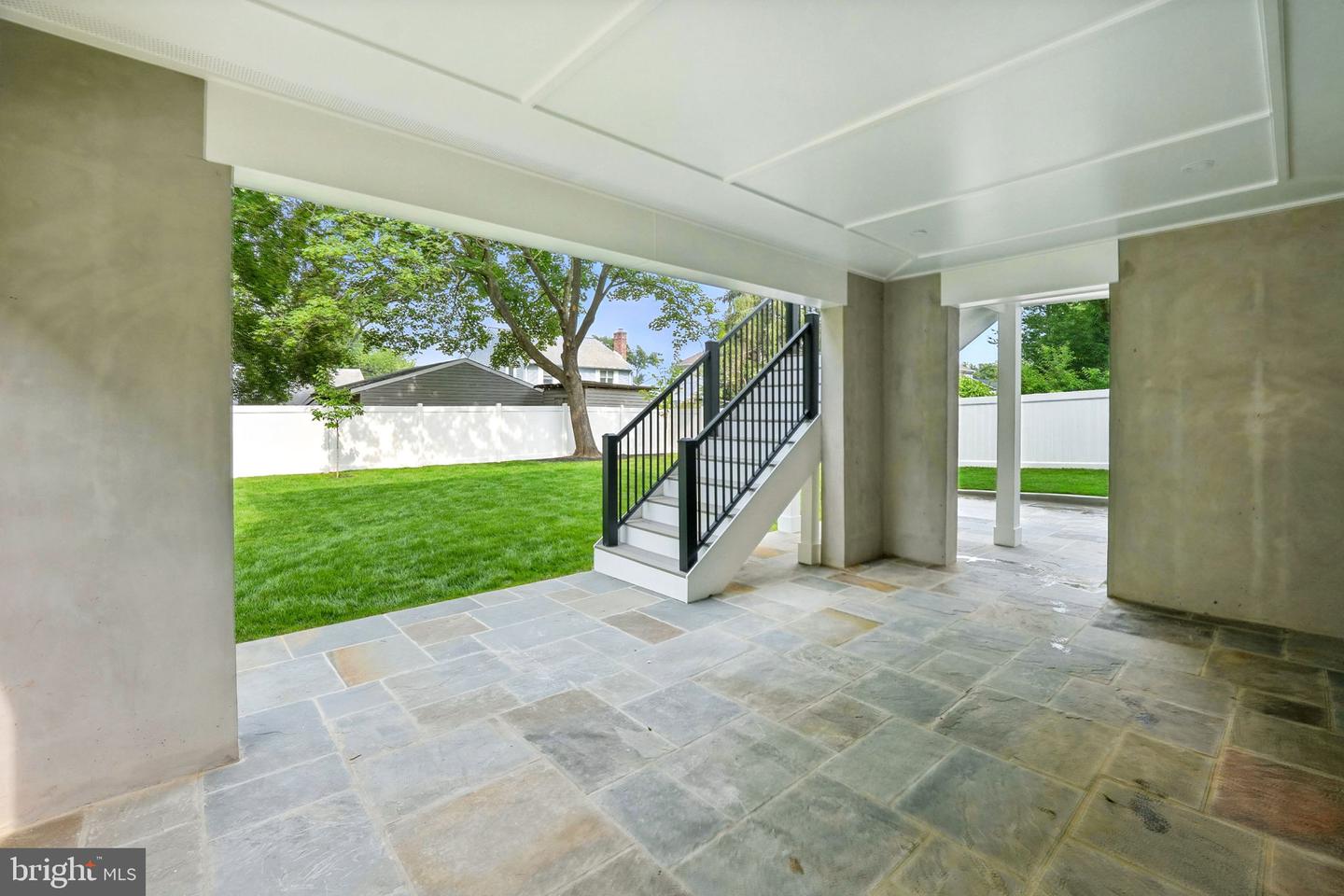 1925 Hillside Dr