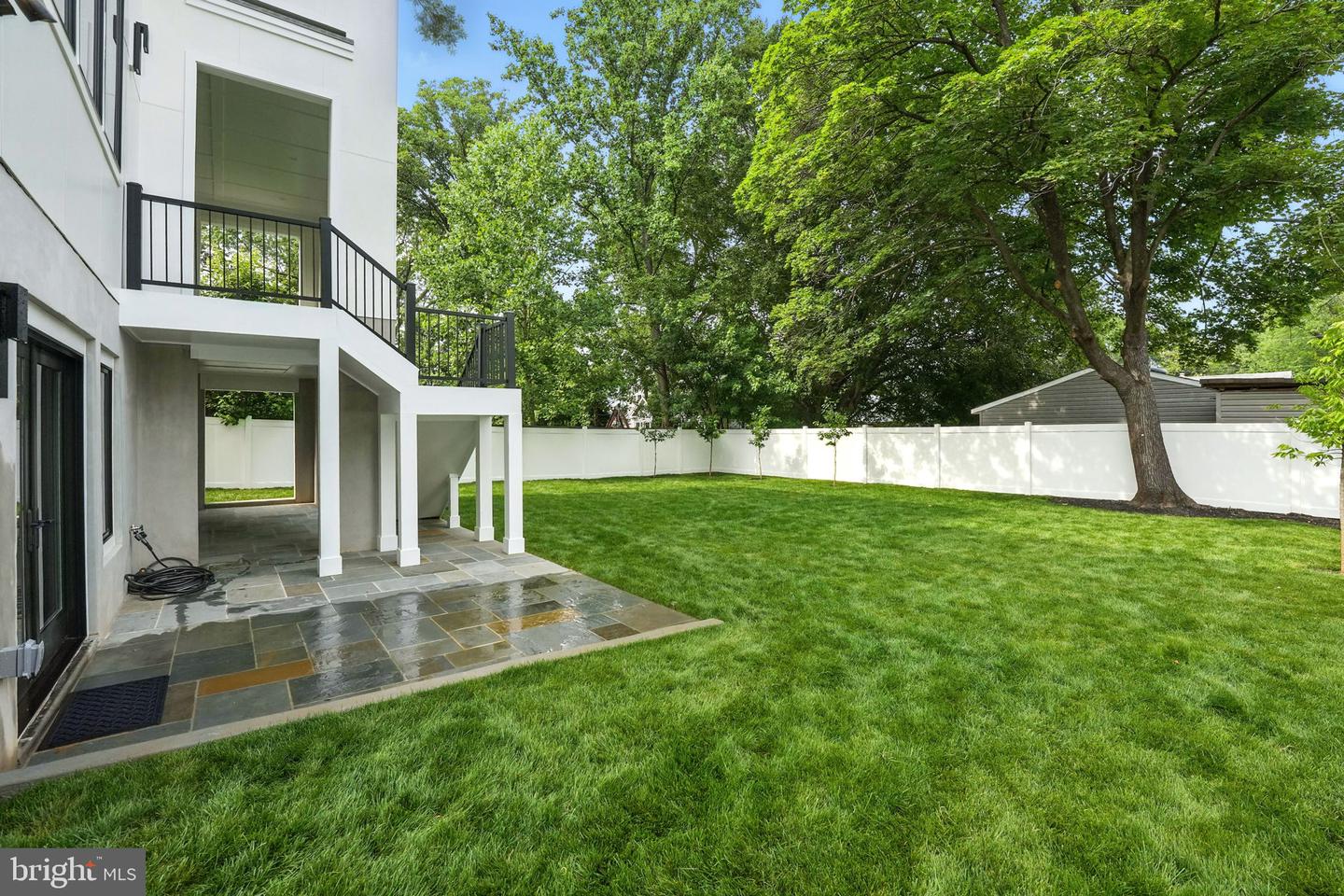 1925 Hillside Dr