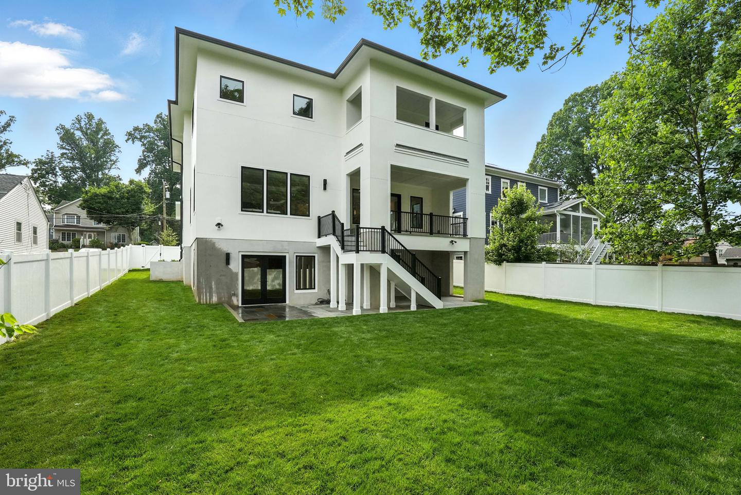 1925 Hillside Dr