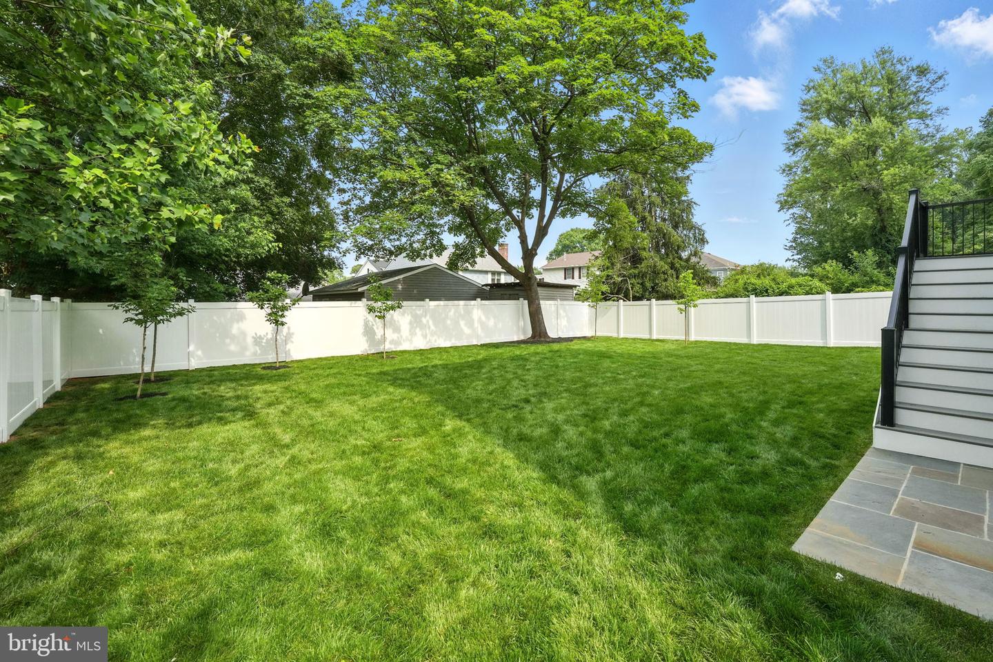 1925 Hillside Dr