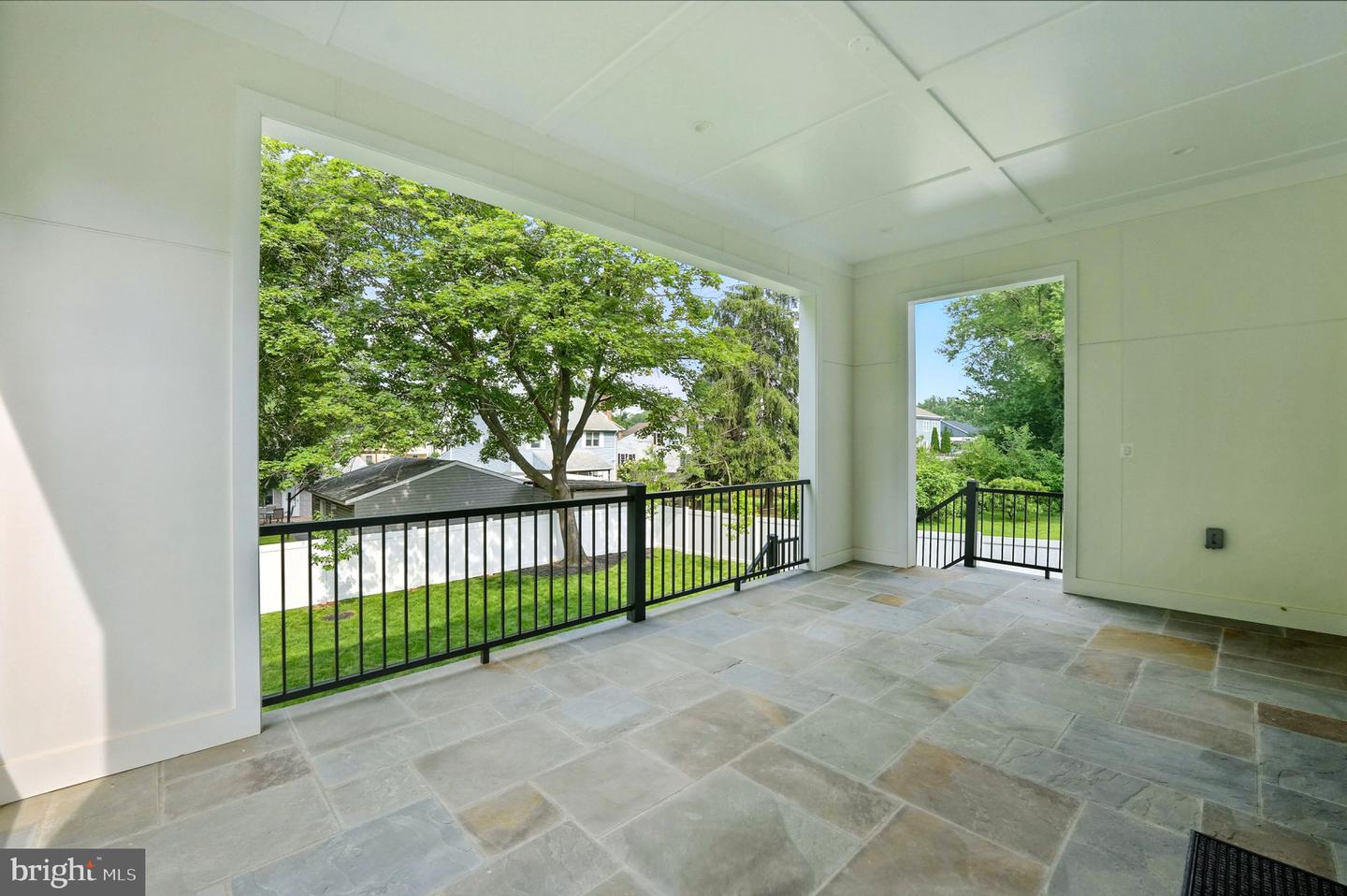 1925 Hillside Dr