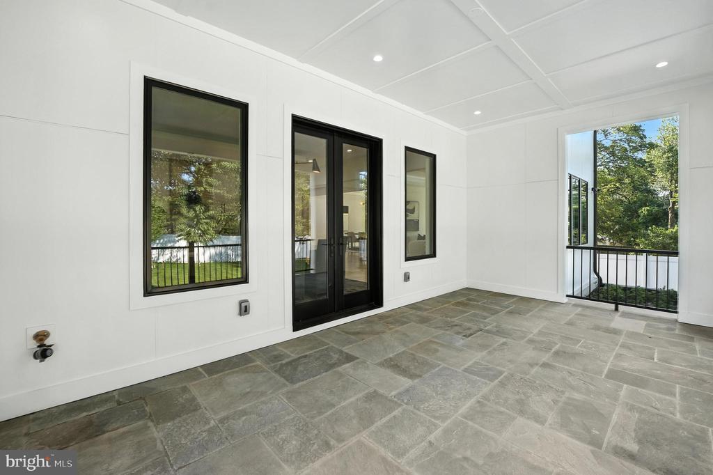1910 Cherri Dr