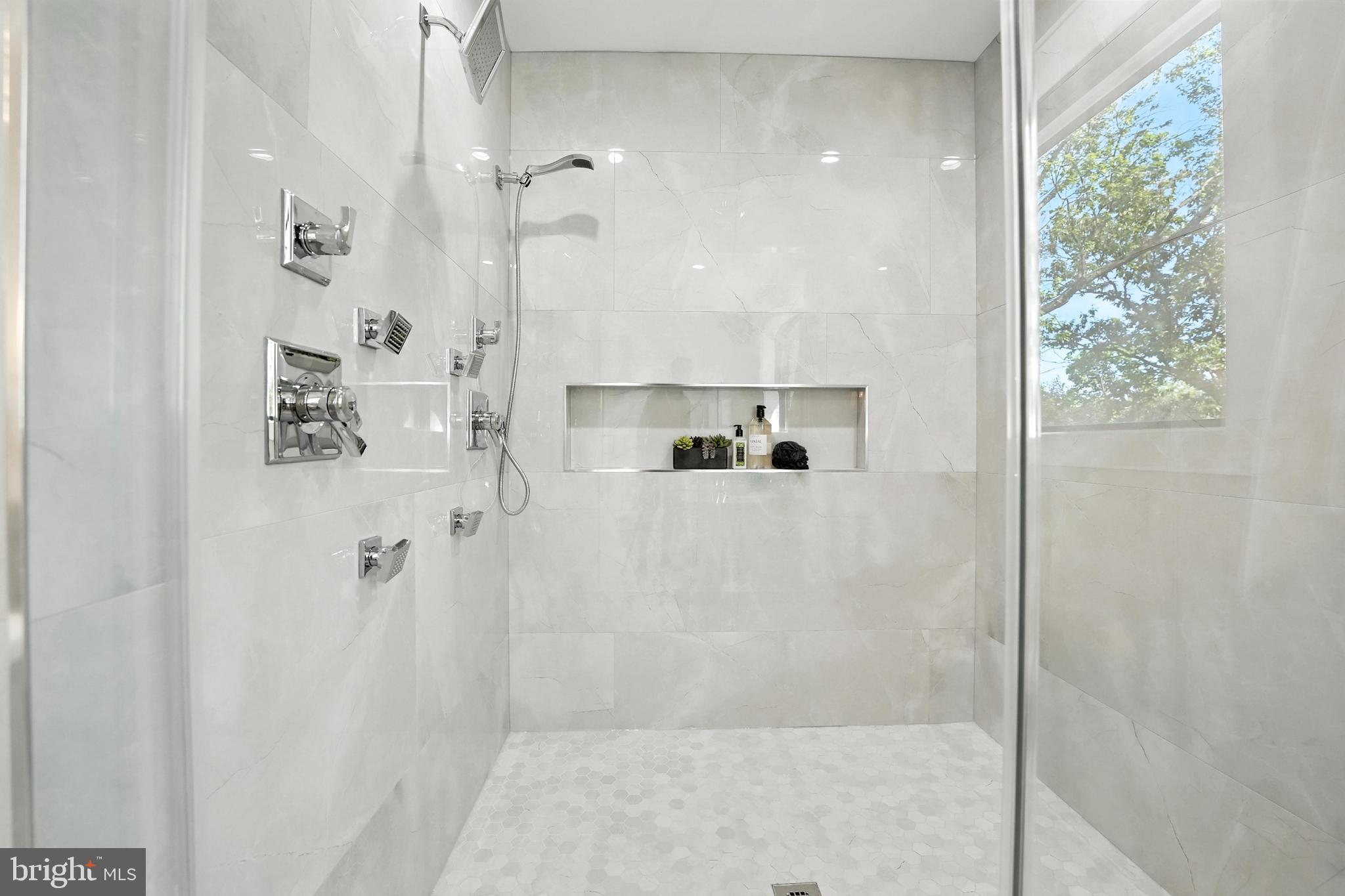 1910 Cherri Dr