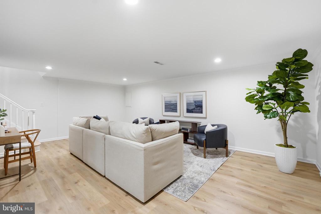 6634 MADISON MCLEAN DRIVE