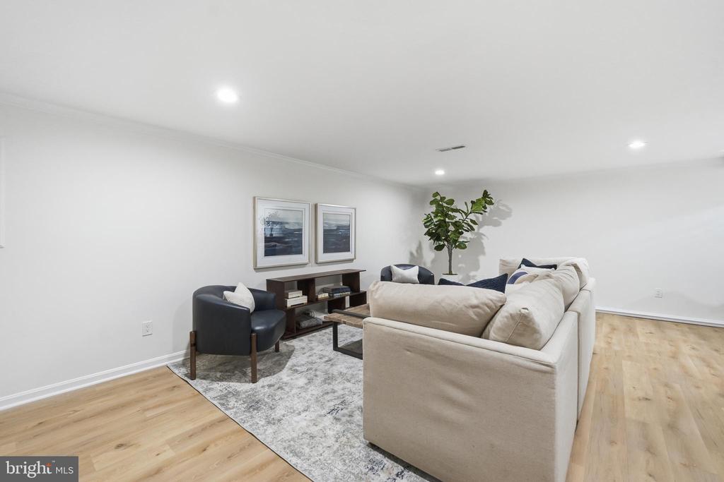 6634 MADISON MCLEAN DRIVE