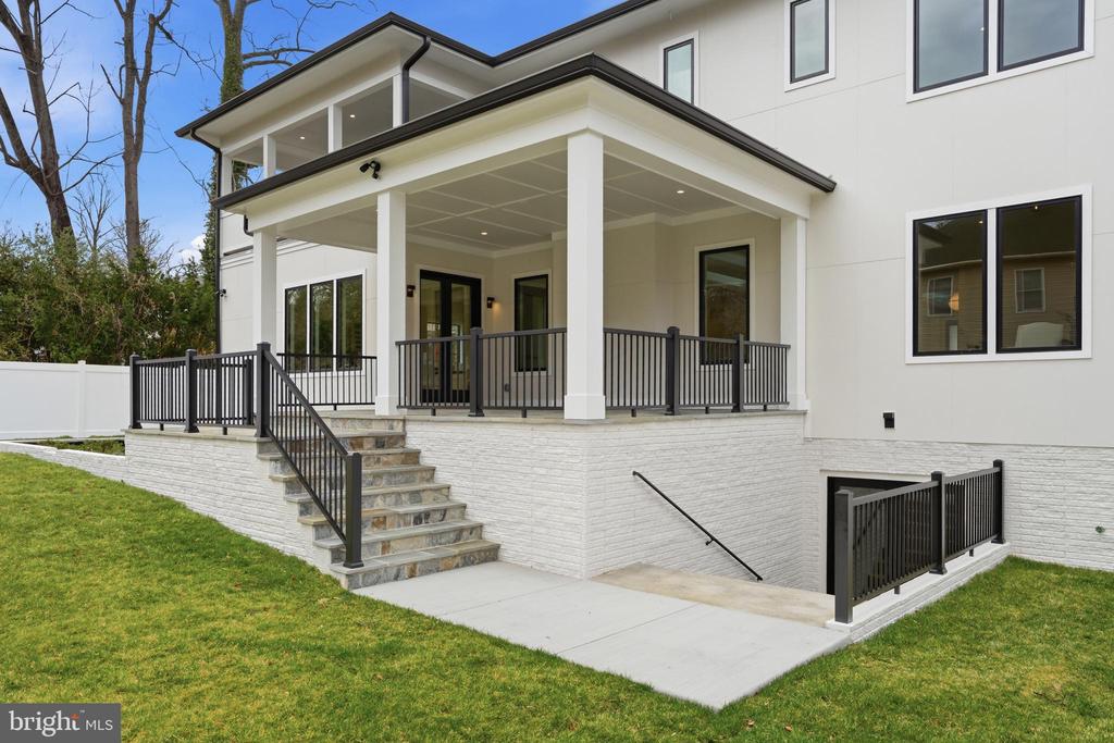 7603 BURNSIDE COURT