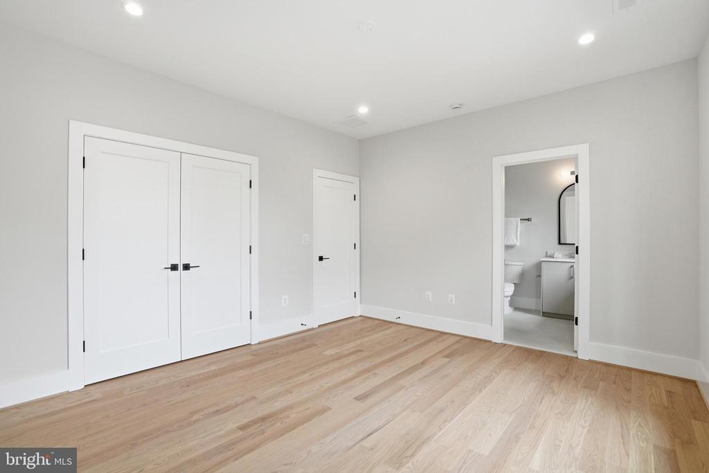7603 BURNSIDE COURT