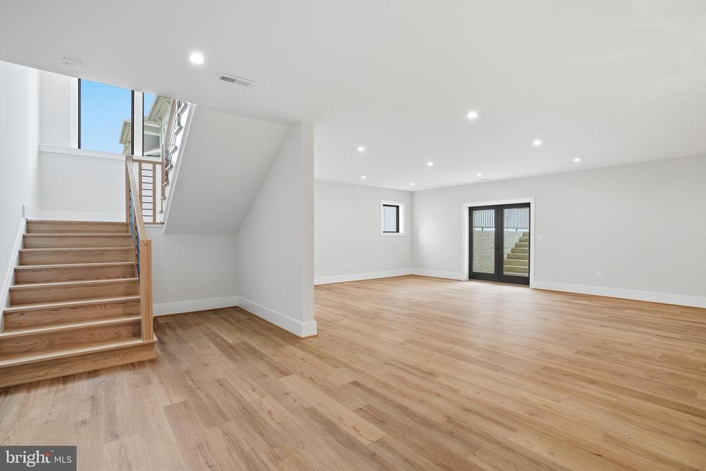 7603 BURNSIDE COURT