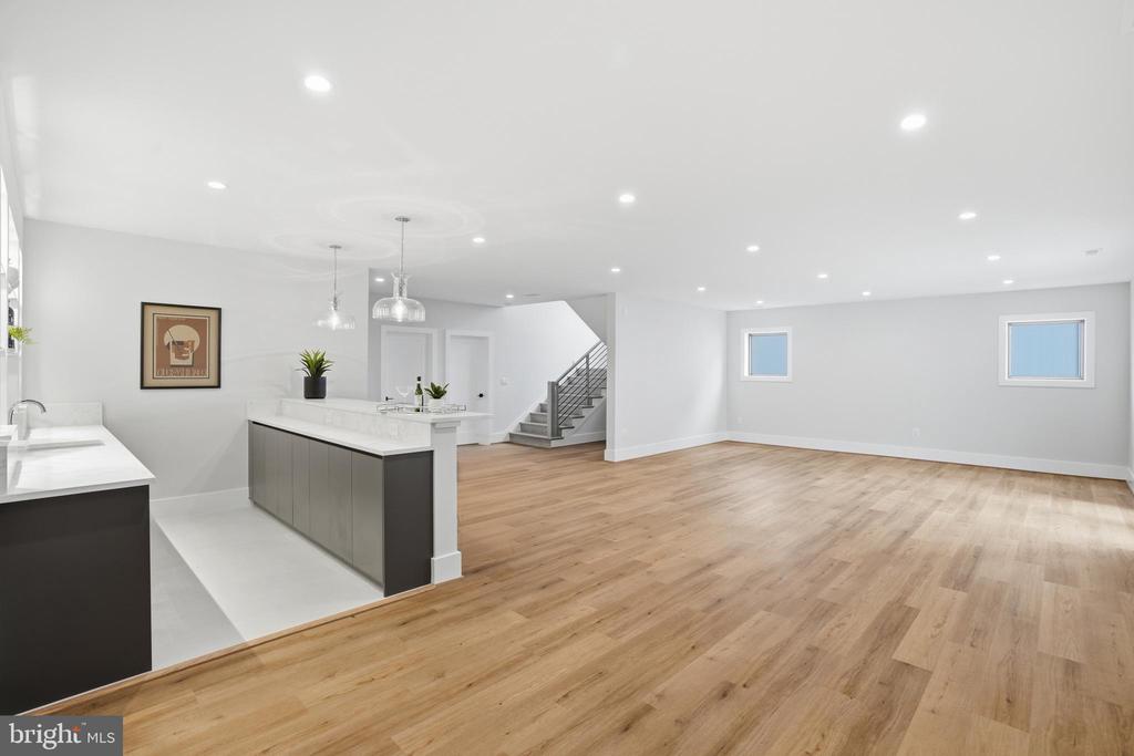 7603 BURNSIDE COURT