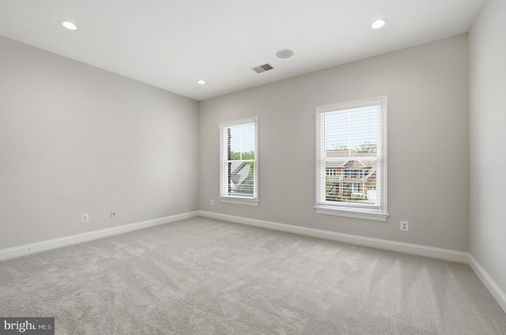 9153 RIESLEY LANE
