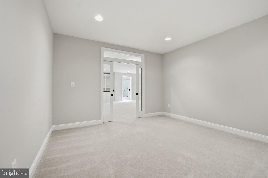 9153 RIESLEY LANE