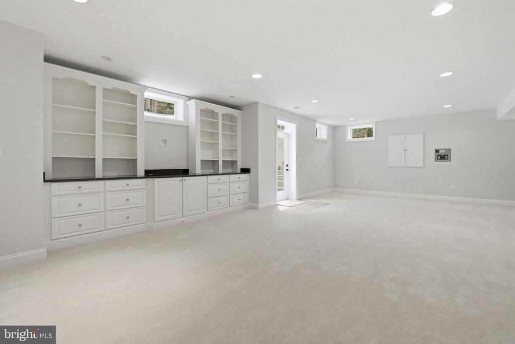 9153 RIESLEY LANE
