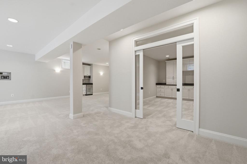 9153 RIESLEY LANE