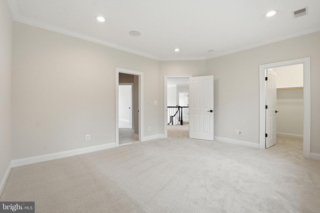 9153 RIESLEY LANE