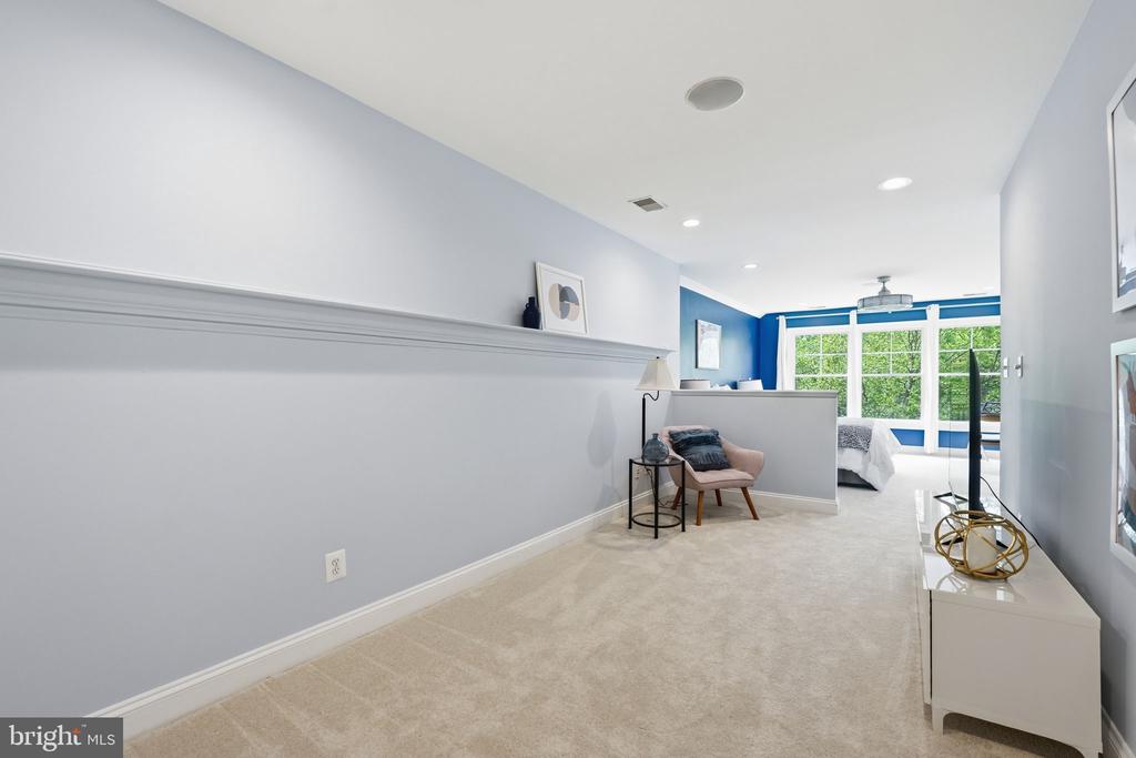 9153 RIESLEY LANE