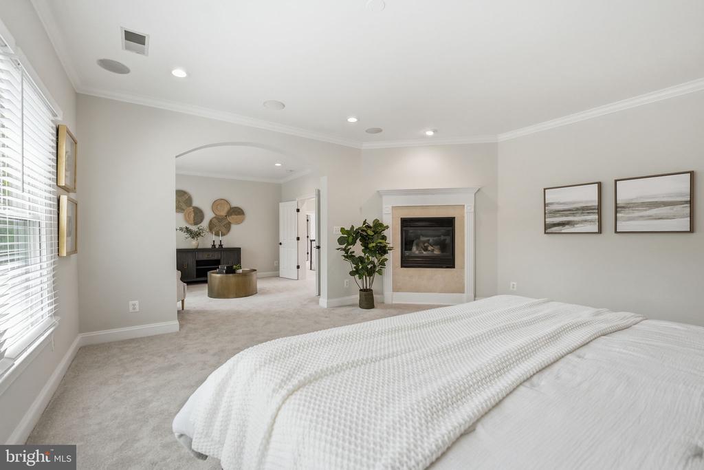 9153 RIESLEY LANE