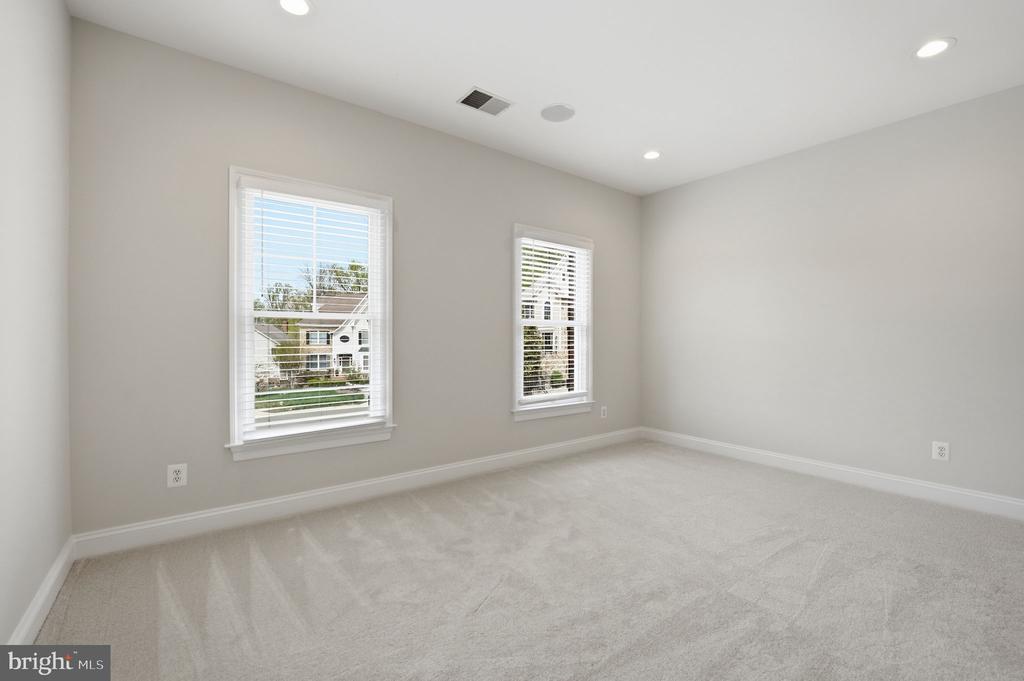 9153 RIESLEY LANE