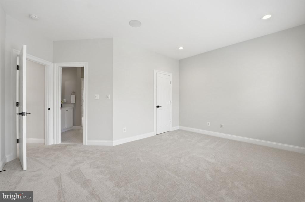 9153 RIESLEY LANE