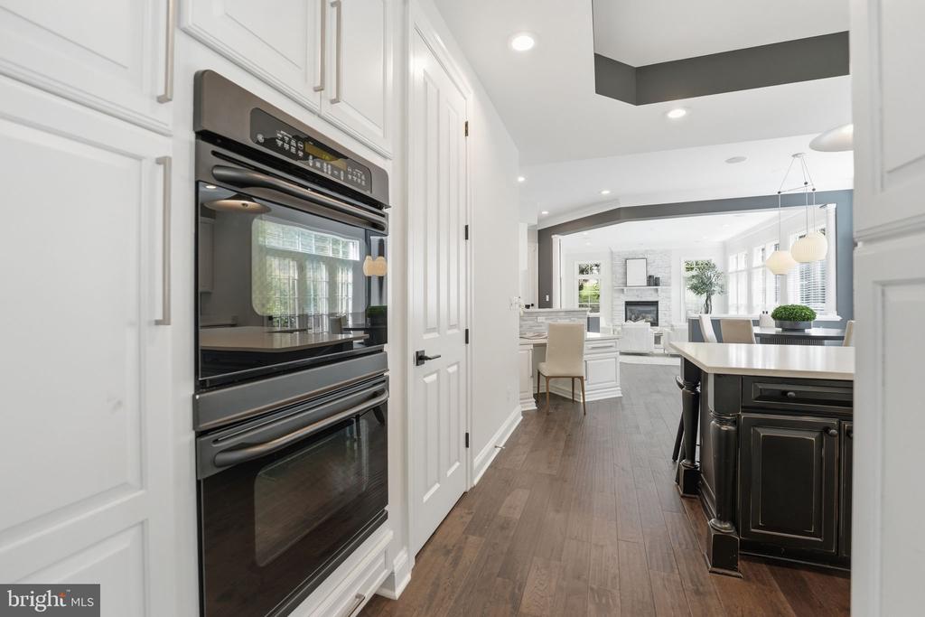 9153 RIESLEY LANE