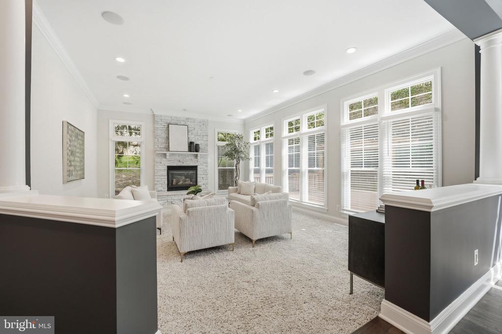 9153 RIESLEY LANE