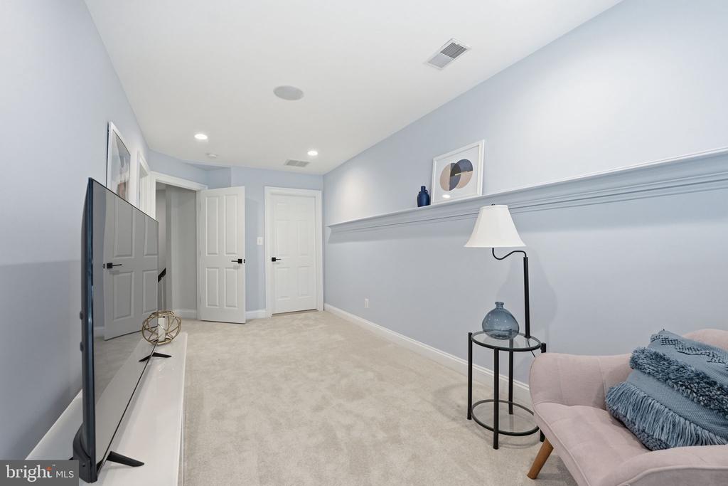 9153 RIESLEY LANE