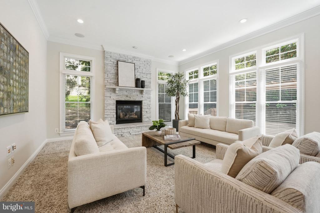 9153 RIESLEY LANE