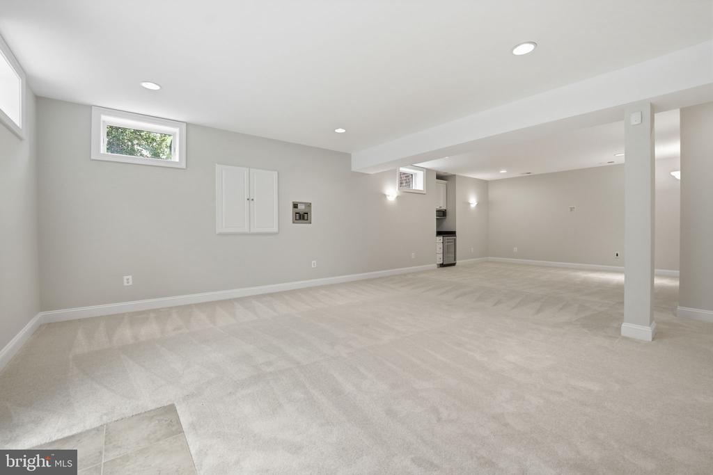 9153 RIESLEY LANE