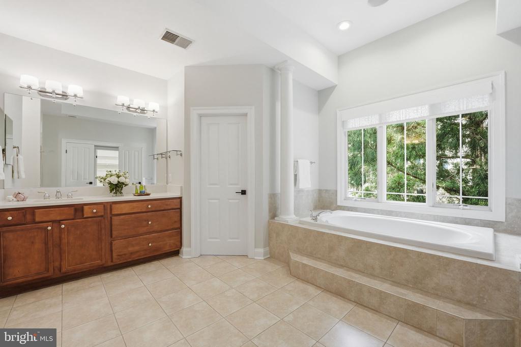 9153 RIESLEY LANE