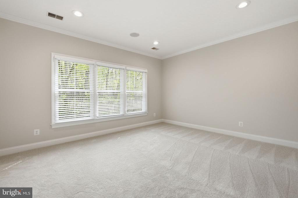 9153 RIESLEY LANE