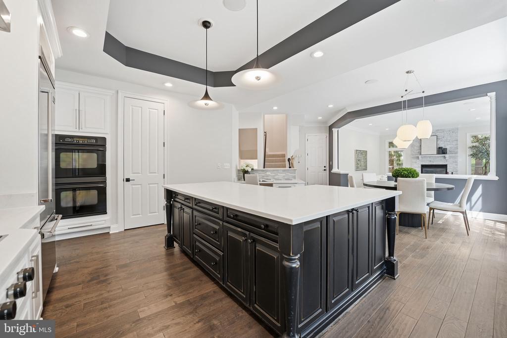 9153 RIESLEY LANE