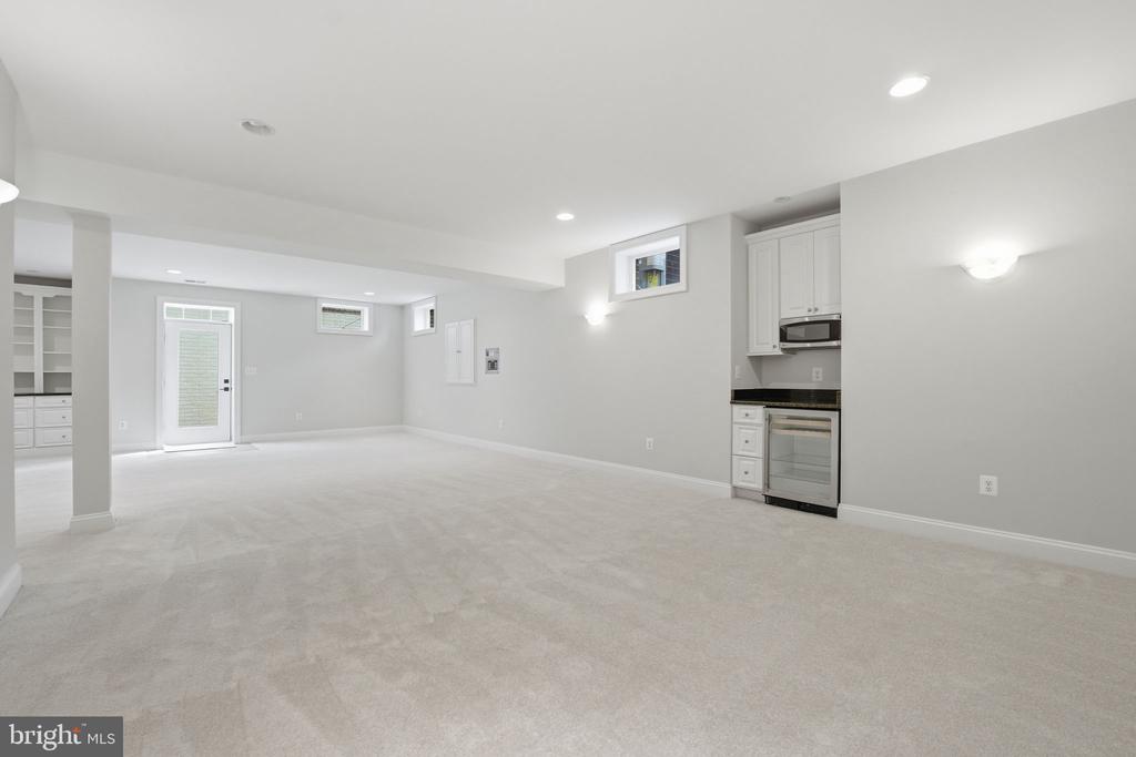 9153 RIESLEY LANE