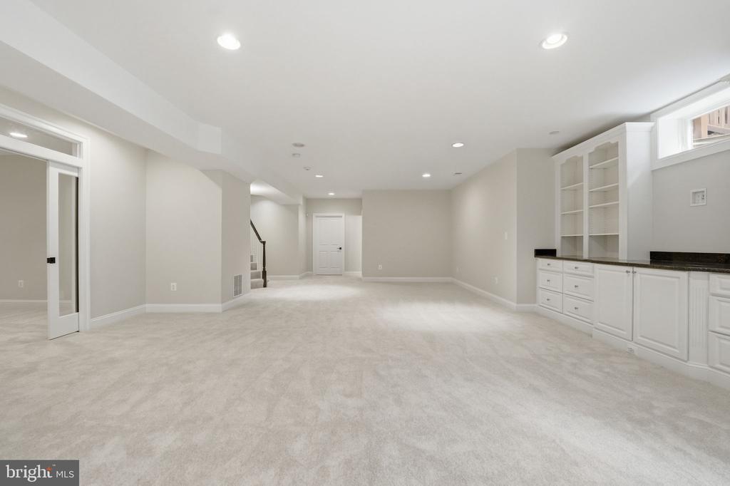 9153 RIESLEY LANE