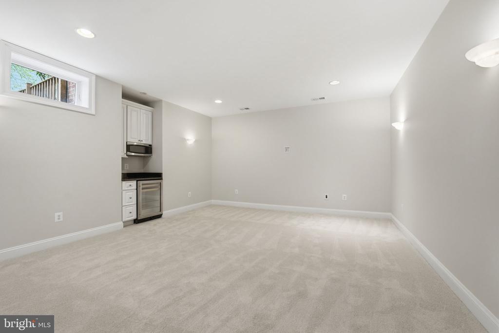 9153 RIESLEY LANE