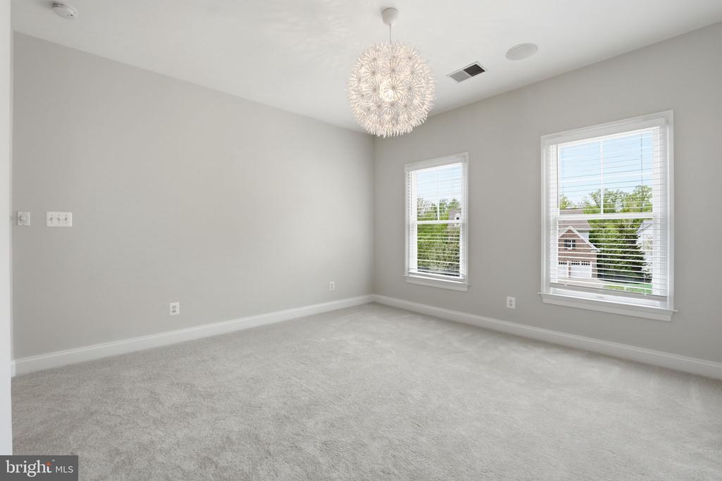9153 RIESLEY LANE