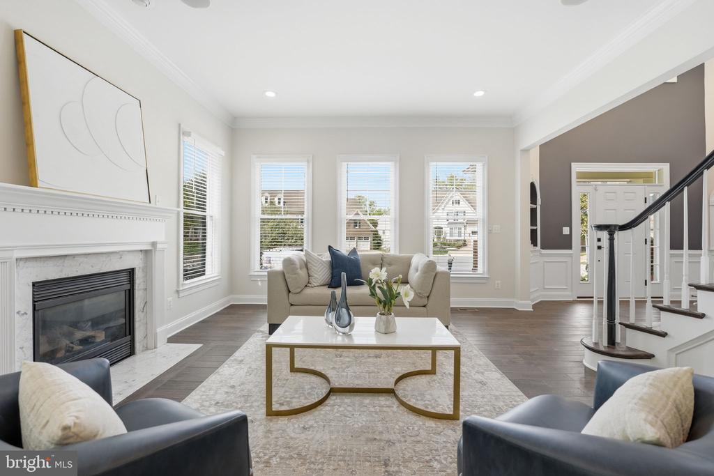 9153 RIESLEY LANE