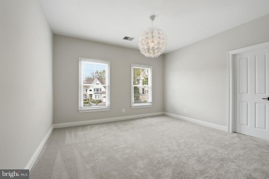9153 RIESLEY LANE