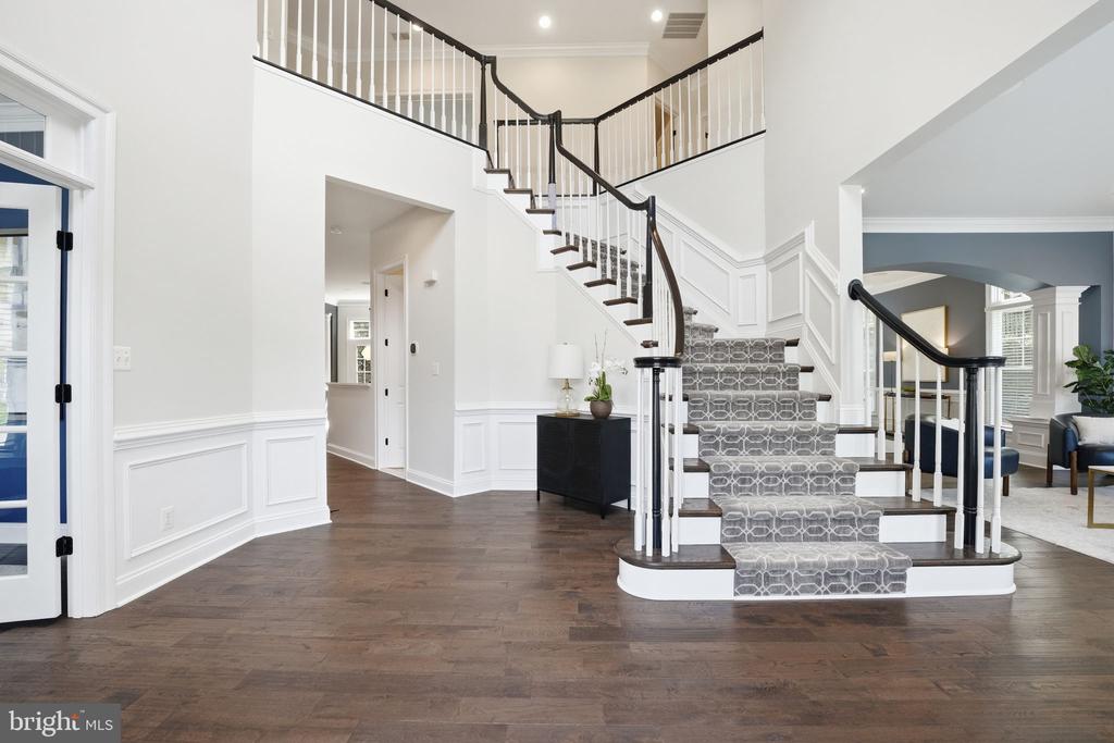 9153 RIESLEY LANE