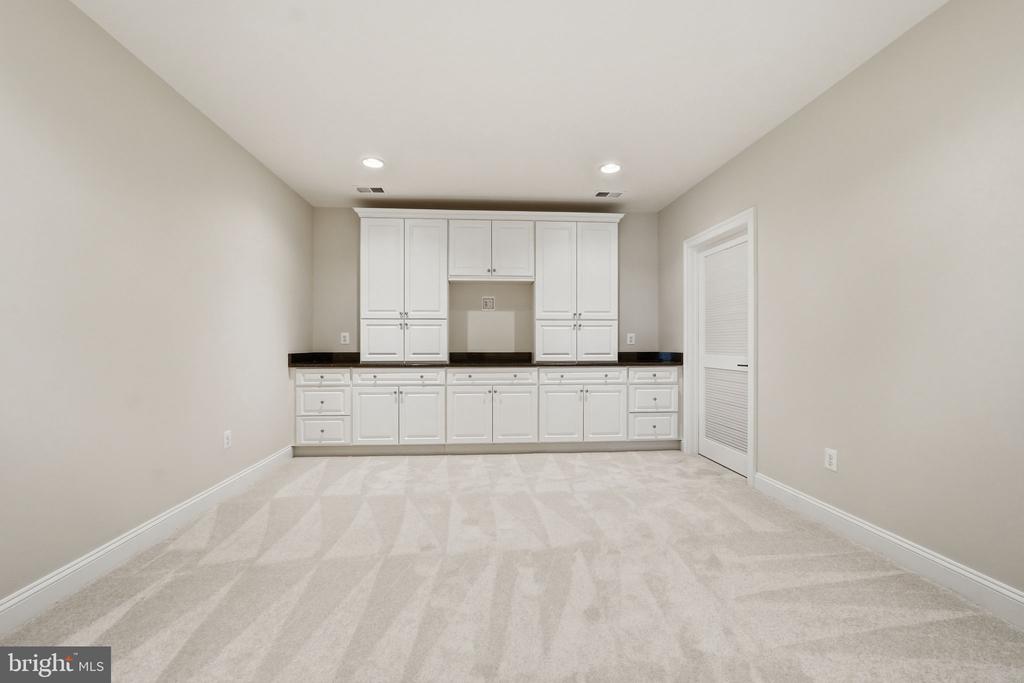 9153 RIESLEY LANE