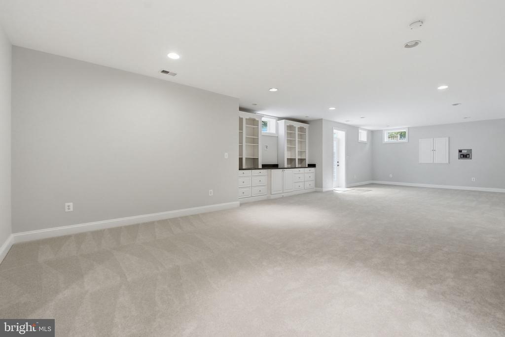 9153 RIESLEY LANE