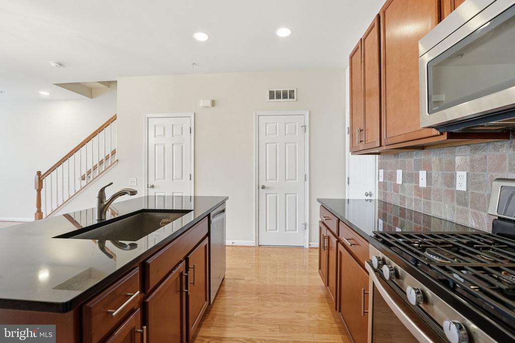 2951 FINSBURY PLACE 97
