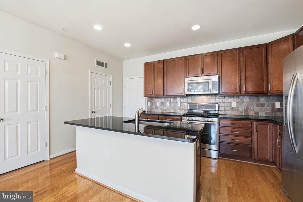 2951 FINSBURY PLACE 97