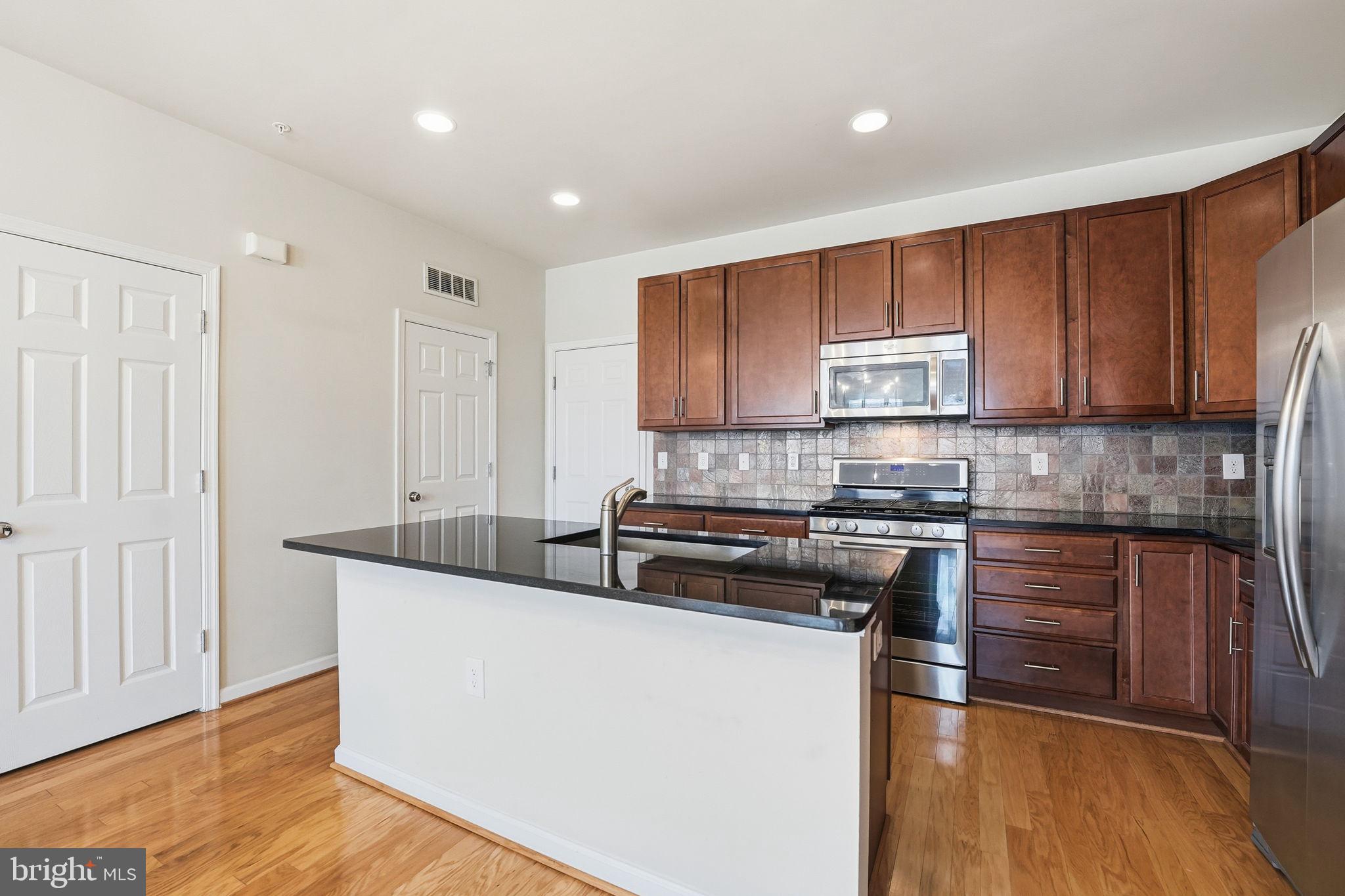 2951 FINSBURY PLACE 97