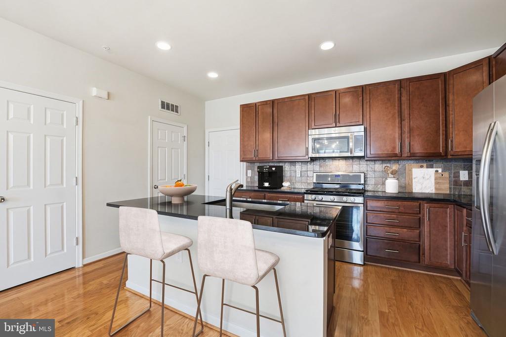 2951 FINSBURY PLACE 97
