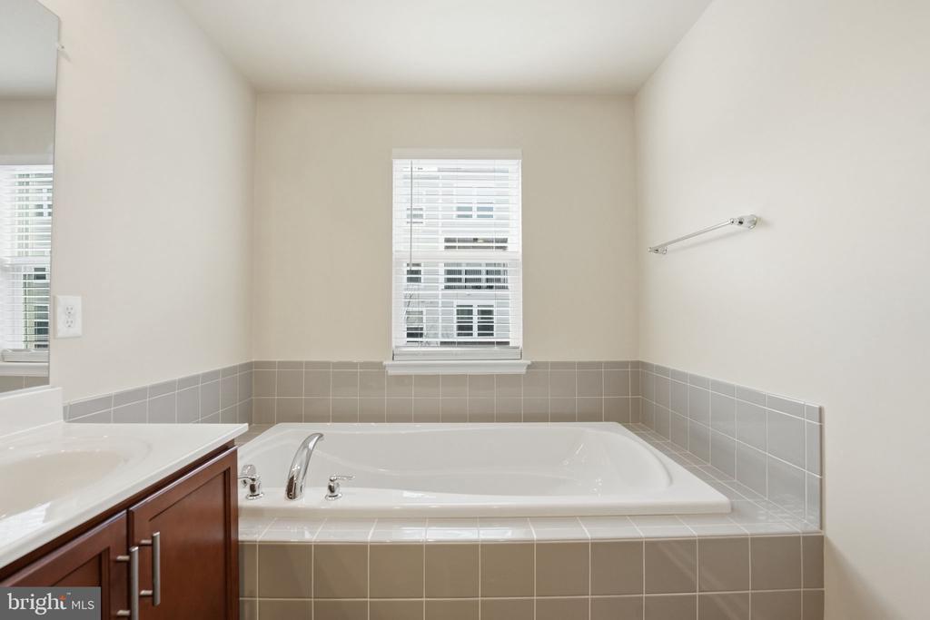 2951 FINSBURY PLACE 97