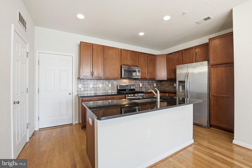 2951 FINSBURY PLACE 97