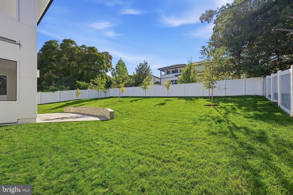 1734 PIMMIT DRIVE