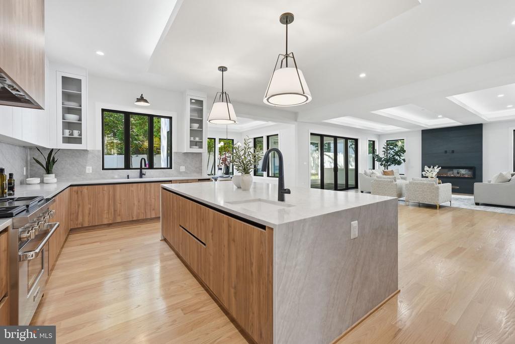 2002 HILLSIDE DRIVE