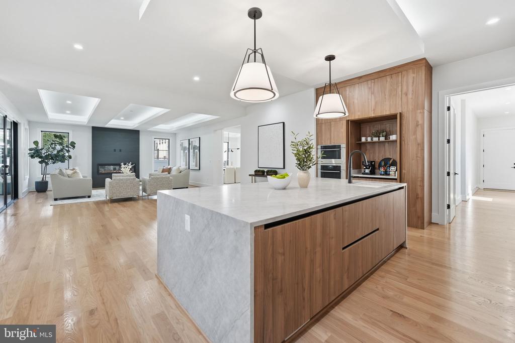 2002 HILLSIDE DRIVE