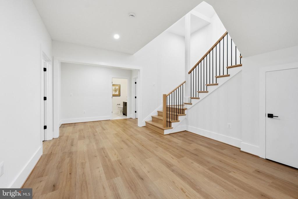 2002 HILLSIDE DRIVE